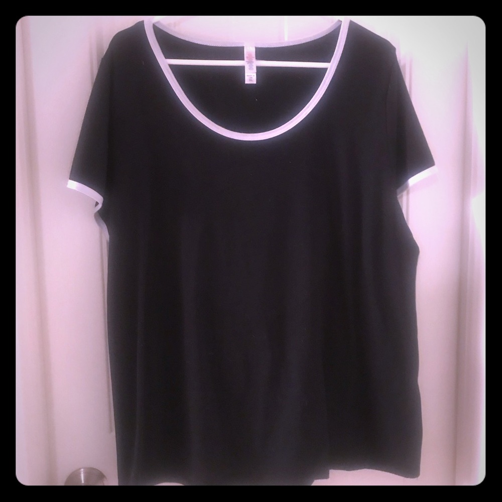 Lularoe classic tee